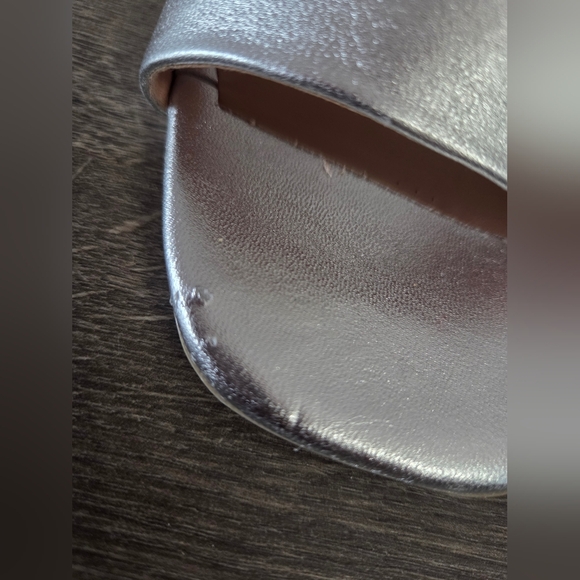 Womens Benvenuti Vera Pelle Silver Block Heels Size 37 NWOT - Picture 2 of 5